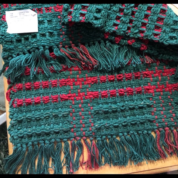 Chenille Christmas Rug NWOT - Picture 2 of 3